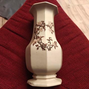 Vintage vaas. Oude vaas. Vaas jaren 70 beschikbaar voor biedingen