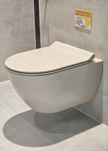 Wandcloset met draaikolkspoeling showroom modellen  beschikbaar voor biedingen