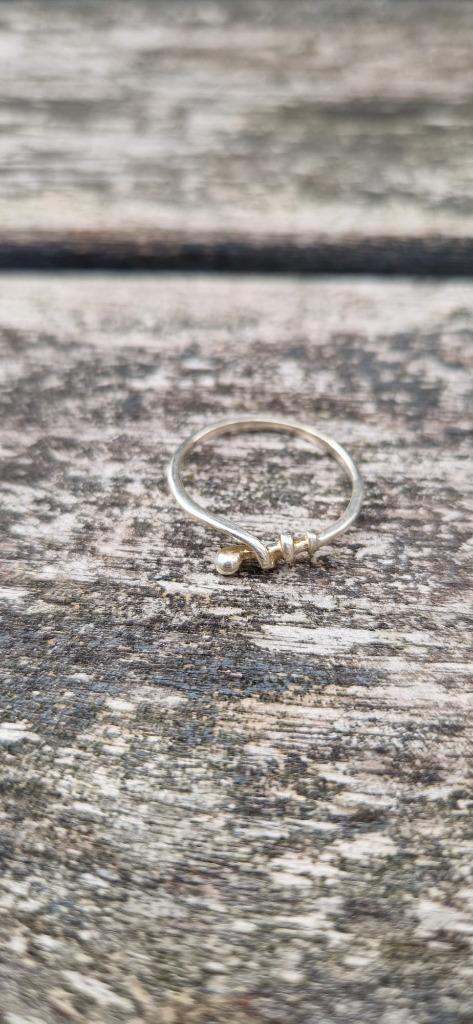 Schattige ring met gedraaide vorm van 835 zilver, Sieraden, Tassen en Uiterlijk, Ringen, Zo goed als nieuw, Dame of Heer, 17 tot 18
