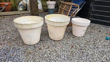 GRATIS 4 witte kunststof bloembakken/bloempotten beschikbaar voor biedingen