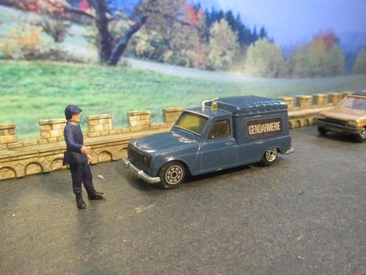 1/43 Renault 4 4F6 Gendarmerie / Politie - Jet Car de Norev, Hobby en Vrije tijd, Modelauto's | 1:43, Gebruikt, Ophalen of Verzenden