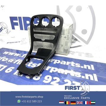 W205 essen hout Middenconsole Mercedes C Klasse 2018 AMG AUT beschikbaar voor biedingen