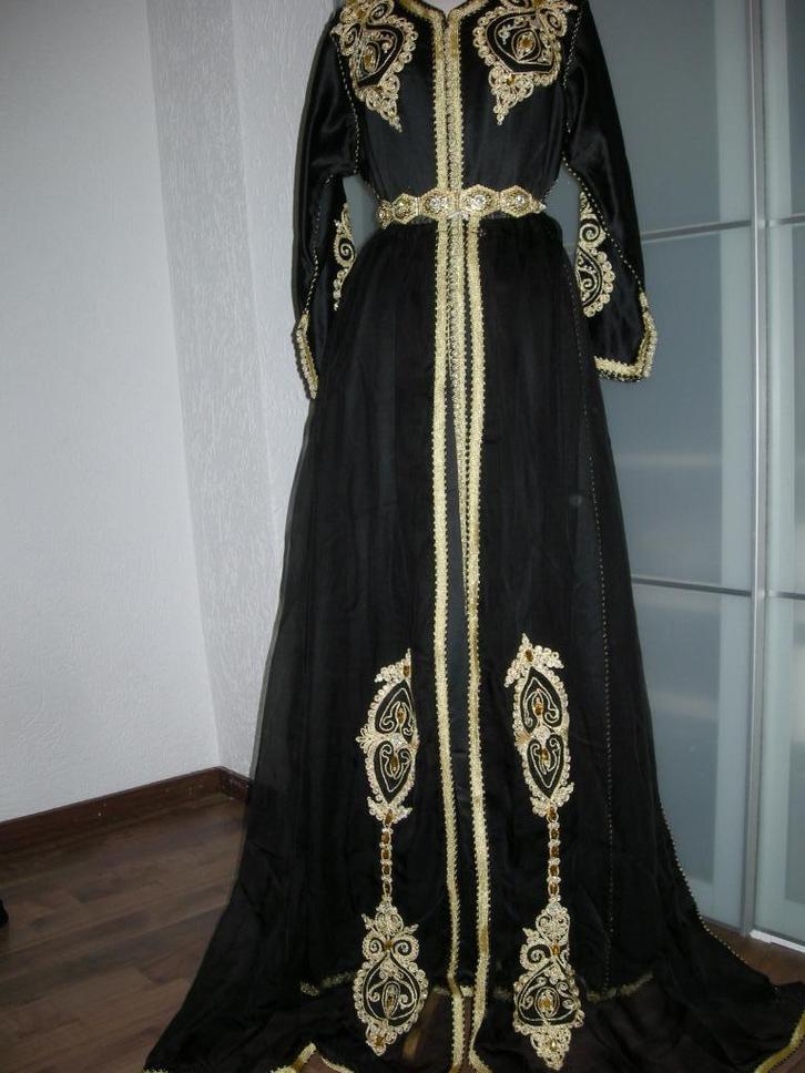 mooie marokkaanse jurk/takchita/taksita, Kleding | Dames, Jurken, Zo goed als nieuw, Maat 42/44 (L), Zwart, Onder de knie, Ophalen of Verzenden