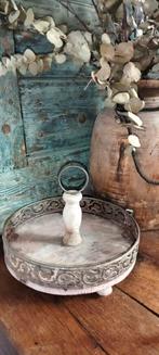 Brocante houten etagère 
Met ijzeren rand, Huis en Inrichting, Woonaccessoires | Etagères, ., Ophalen of Verzenden, Zo goed als nieuw