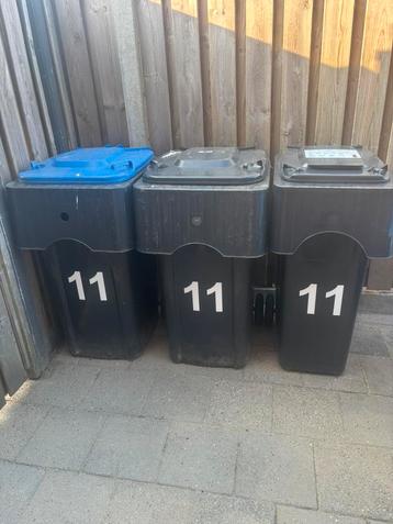 Te koop container stickers en naambordjes beschikbaar voor biedingen