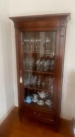 Elegante kersenhouten vitrinekast – stijlvol en tijdloos, Huis en Inrichting, Kasten | Vitrinekasten, Ophalen, Zo goed als nieuw