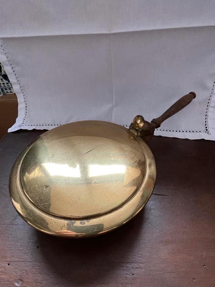 Antiek Koperen Stoofje met Houten Handvat, Antiek en Kunst, Antiek | Keukenbenodigdheden, Ophalen of Verzenden