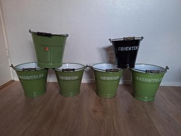 Reseda groen / Zwart emaille emaille emmers beschikbaar voor biedingen