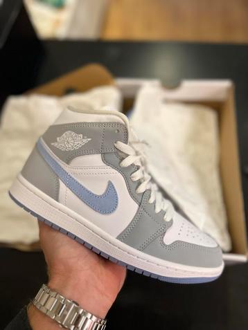 Air Jordan 1 Mid Wolf Grey Aluminium 37.5 Nieuw beschikbaar voor biedingen