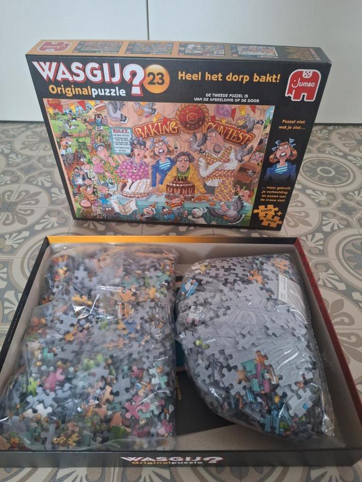 Wasgij Puzzel original 23 - Heel het dorp bakt!, Hobby en Vrije tijd, Denksport en Puzzels, Zo goed als nieuw, Legpuzzel, 500 t/m 1500 stukjes