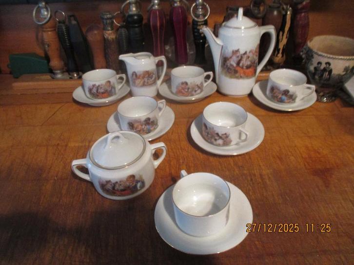 zeldzaam serviesje, met hondjes en poezen, Antiek en Kunst, Antiek | Speelgoed, Ophalen of Verzenden