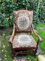 Antieke geborduurde stoel, Ophalen