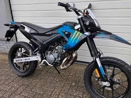 GEZOCHT: Schakelbrommer 50cc beschikbaar voor biedingen