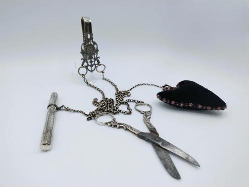 Zilveren Friese Chatelaine, o.a. A. Heerkes, Bolsward, 1646, Antiek en Kunst, Antiek | Goud en Zilver, Zilver, Verzenden