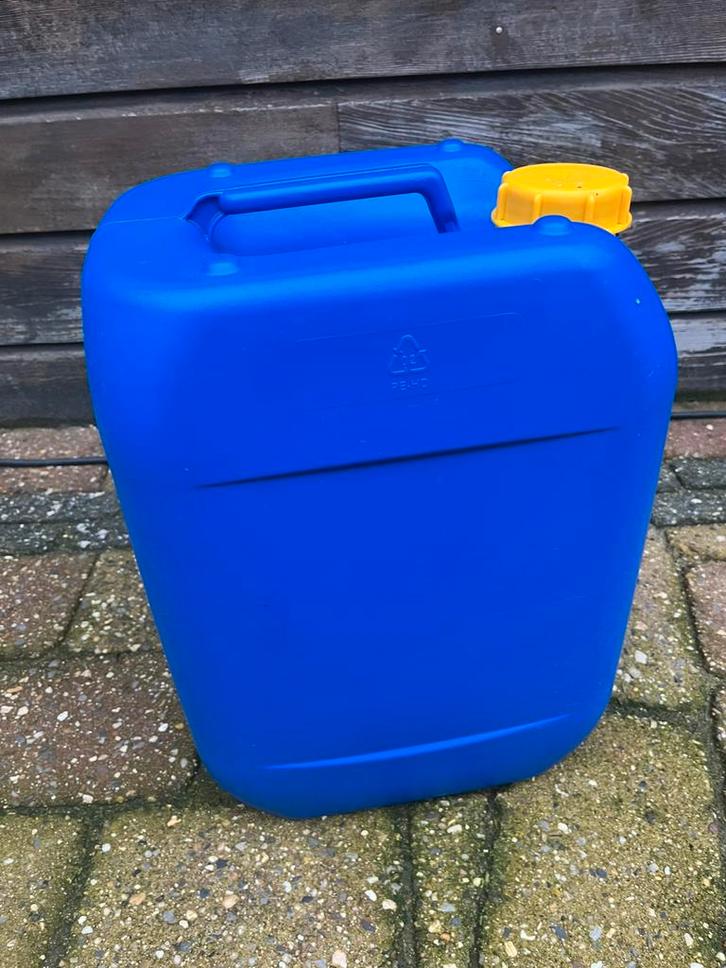 3 stevige  jerrycans te koop, Huis en Inrichting, Kachels, Zo goed als nieuw, Petroleumkachel, Overige brandstoffen, Ophalen