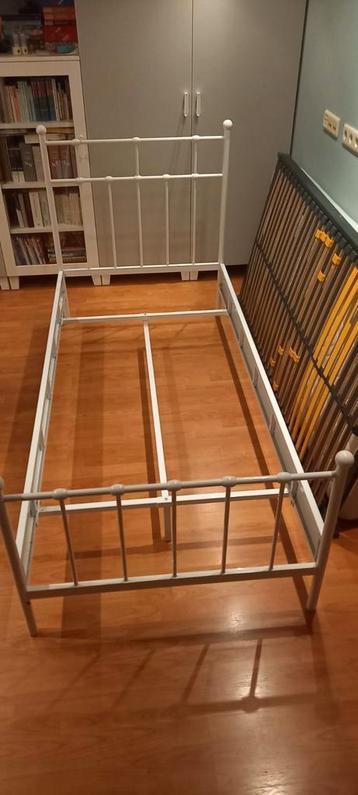 Mooi metalen meisjesbed! 90x200cm zeer degelijk  beschikbaar voor biedingen