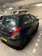 Toyota Yaris 1.0 12V Vvt-i 5DR Terra 2006 Zwart, Auto's, Voorwielaandrijving, 527 kg, Zwart, Origineel Nederlands