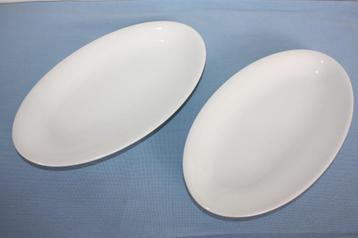 P. Regout Maastricht 2 ovale schaaltjes beschikbaar voor biedingen