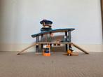 Houten speelgoed vliegveld - Plantoys, Kinderen en Baby's, Speelgoed | Houten speelgoed, Ophalen of Verzenden, Zo goed als nieuw