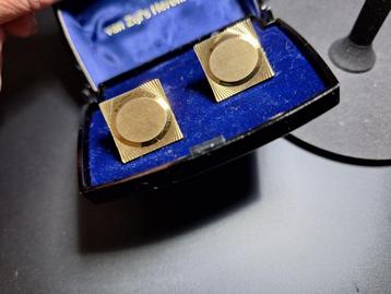 Vintage goudkleurige manchetknopen beschikbaar voor biedingen