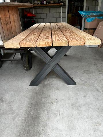 Douglas tuintafel met X-poten nieuw beschikbaar voor biedingen