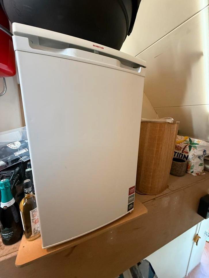 GRATIS | Compacte Koelkast met defect, Witgoed en Apparatuur, Koelkasten en IJskasten, Gebruikt, Met vriesvak, Minder dan 75 liter