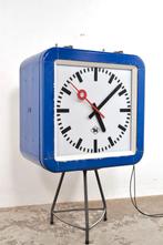 Dubbelzijdige NS stationsklok XL klok Telenorma, Ophalen of Verzenden, Gebruikt, Analoog, Wandklok