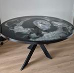 Epoxy gegoten grote eettafel op lichtmetalen kruispoot, Huis en Inrichting, Tafels | Eettafels, Ophalen, Overige materialen, Hotelchique
