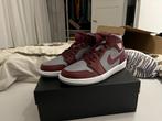 Nike Air Jordan 1 Mid Cherrywood Red - 42, Overige kleuren, Nike, Nieuw, Ophalen of Verzenden
