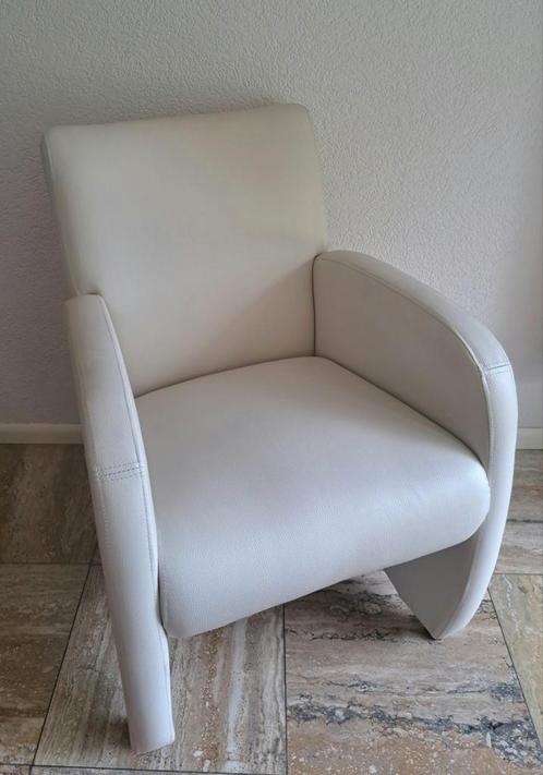 Fauteuil kunstleer gebroken wit/cremekleur igst, Huis en Inrichting, Fauteuils, Zo goed als nieuw, 50 tot 75 cm, Minder dan 75 cm