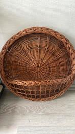 Wandhanger mand riet rotan vintage retro, Huis en Inrichting, Woonaccessoires | Schalen en Manden, Ophalen, Zo goed als nieuw