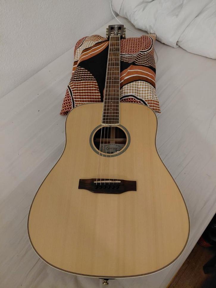 Crafter Western gitaar met element, Muziek en Instrumenten, Snaarinstrumenten | Gitaren | Akoestisch, Gebruikt, Western- of Steelstringgitaar