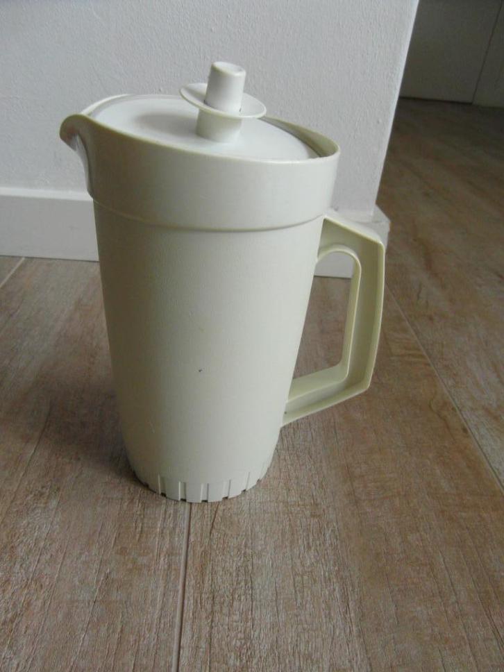 Tupperware kan met deksel, Huis en Inrichting, Keuken | Tupperware, Gebruikt, Beker of Kan, Crème, Ophalen of Verzenden