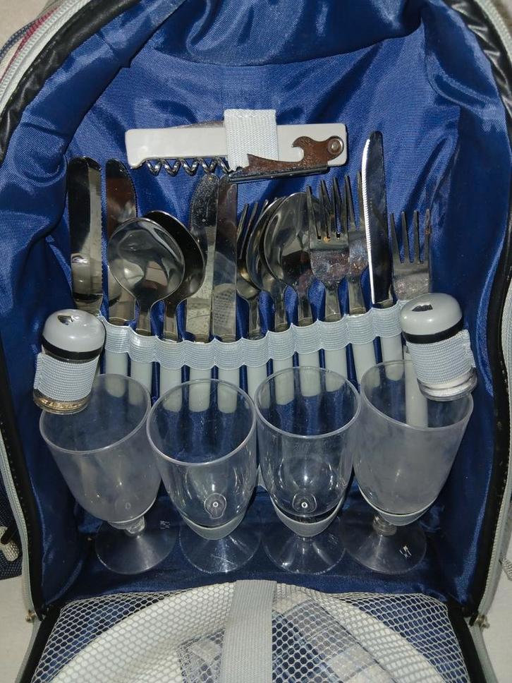 Picknick rugzak, compleet met inhoud voor 4 personen:, Caravans en Kamperen, Kampeeraccessoires, Zo goed als nieuw, Ophalen of Verzenden