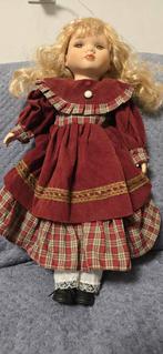 Vintage Porseleinen Pop met Rode Jurk, Ophalen
