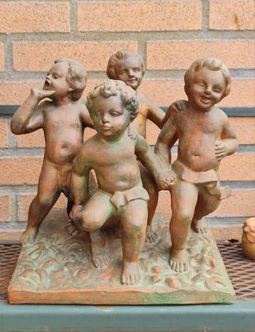Prachtig zwaar terracotta beeldengroep  beschikbaar voor biedingen