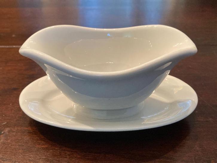 Porseleinen kleine sauskom P. Regout voor 4 euro., Antiek en Kunst, Antiek | Servies los, Ophalen of Verzenden