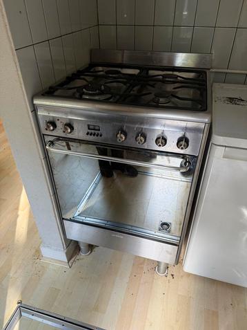 Smeg 4-pits gasfornuis met oven beschikbaar voor biedingen