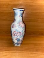 Kleine porseleinen Chinese vintage vaas bloemen, Antiek en Kunst, Ophalen of Verzenden