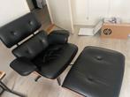 Lounge chair met hocker zwart met walnoothout, Huis en Inrichting, Stoelen, Ophalen, Zo goed als nieuw, Eén