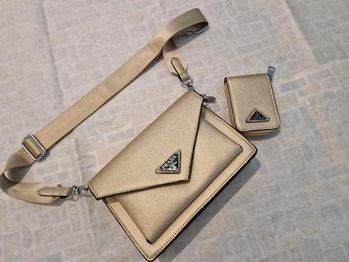 Prada tas met portemonnee.  Nieuw. Kleur goud., Sieraden, Tassen en Uiterlijk, Tassen | Schoudertassen, Nieuw, Goud, Ophalen of Verzenden