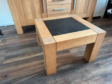 Massief eiken salon tafel met leisteen beschikbaar voor biedingen