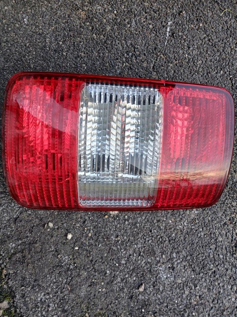Achterlicht voor VW Caddy rechts achter., Ophalen, Gebruikt, Universele onderdelen
