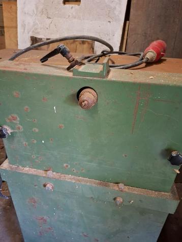 Machine voor hout te schaven en te vlakken. beschikbaar voor biedingen