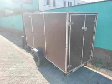Gesloten aanhanger max 750 kilo beschikbaar voor biedingen