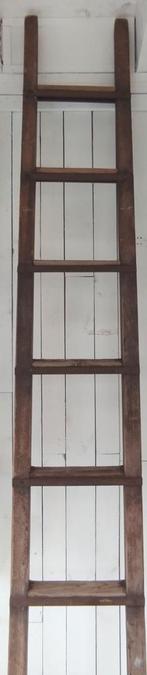 Oude houten ladder, landelijke ladder, hoge houten ladder, Ophalen