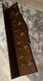 Vintage kapstok Charles Dickens - messing beeldjes haken, Wandkapstok, Ophalen of Verzenden, Zo goed als nieuw, Minder dan 100 cm