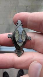 Romeinse fibula met glaspasta, Antiek en Kunst, Antiek | Koper en Brons, Ophalen of Verzenden