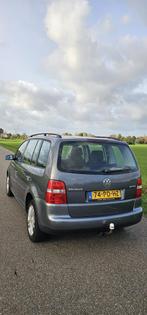 Volkswagen Touran 1.6  grijs / nieuwe apk + onderhoud, Auto's, Volkswagen, 74 €/maand, Origineel Nederlands, Handgeschakeld, 115 pk