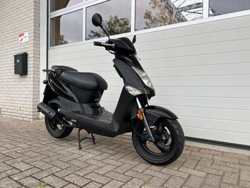 ZGAN.: Kymco Agility 12'' Bromscooter. 45km. Geel kenteken. beschikbaar voor biedingen